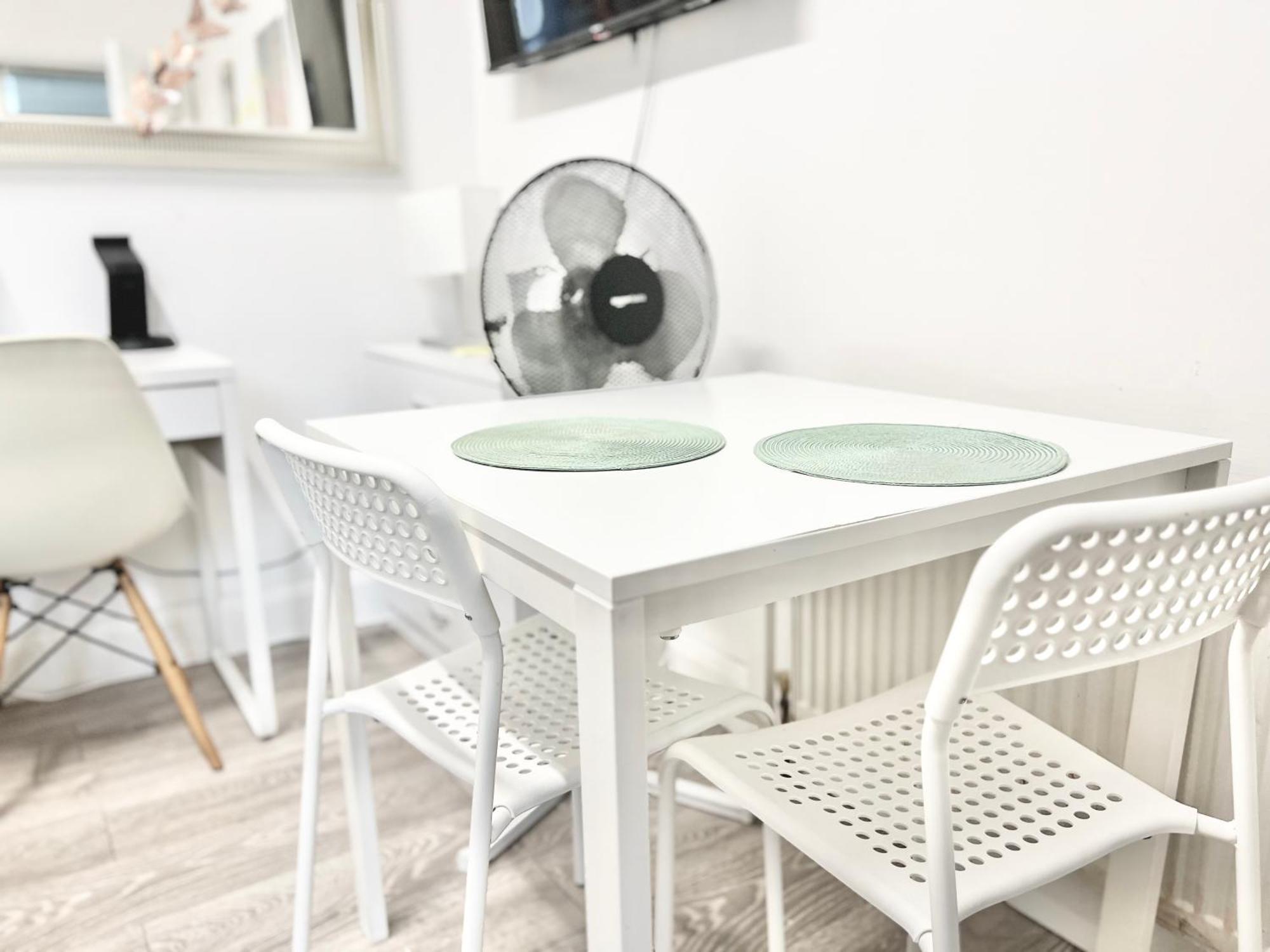 Complete Flat Netflix And Fast Wifi * Лондон