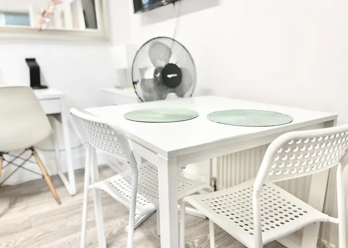 Complete Central Flat Netflix And Fast Wifi